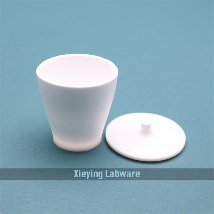 PTFE crucible with cover